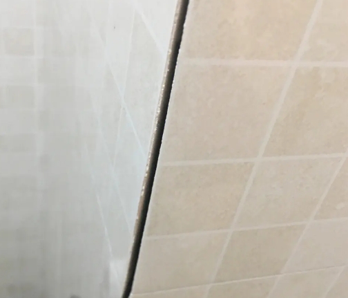 彰武瓷砖空鼓维修公司分享阳台瓷砖脱落的修复过程可以分为以下几个步骤