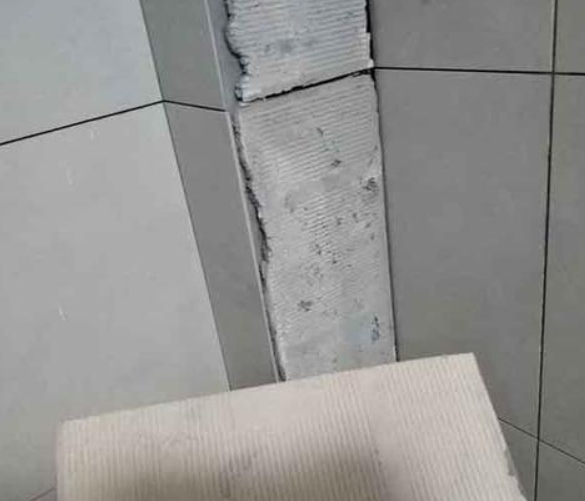 彰武瓷砖空鼓维修公司分享下厨房瓷砖脱落的补救措施。
